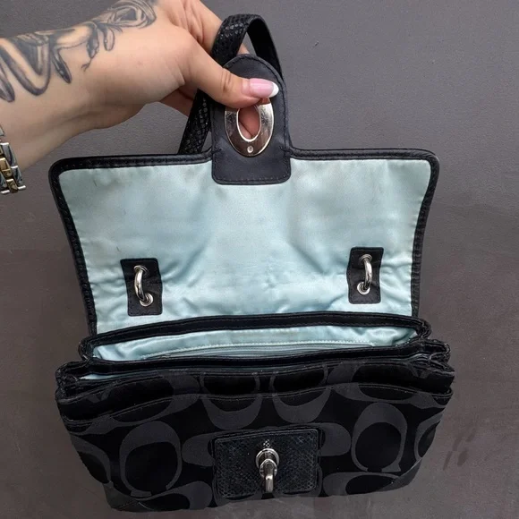 Authentic Coach Black Signature Shoulder Bag w/ Snakeskin - Picture 3 of 6